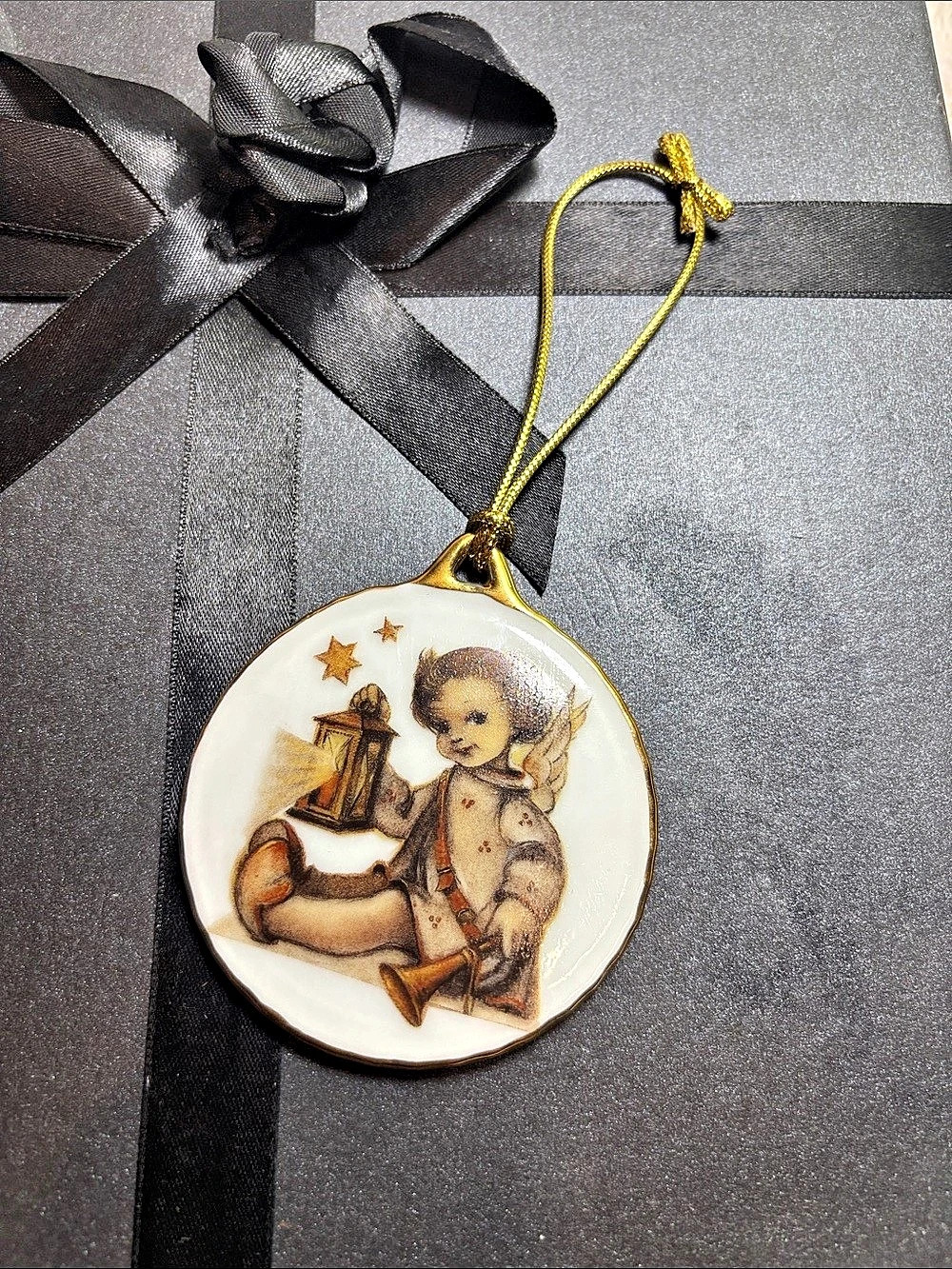 M.J. Hummel Mein Laternlein sternlichtklar / Guiding Angel Porcelain Pendant